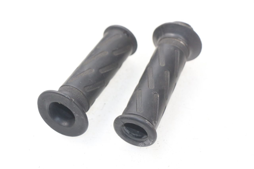 photo de THROTTLE GRIP PEUGEOT KISBEE 2T 50 (2010 - 2017) - Zoom on usage condition