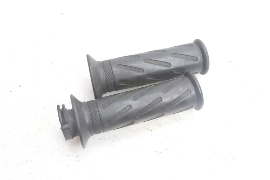 photo de THROTTLE GRIP PEUGEOT KISBEE 2T 50 (2010 - 2017) - Component detail