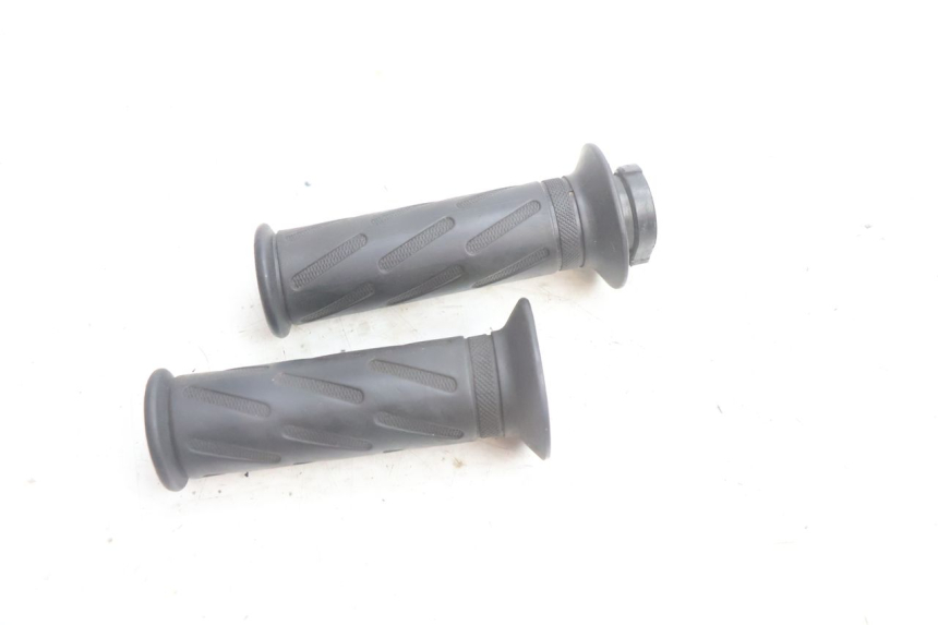 photo de THROTTLE GRIP PEUGEOT KISBEE 2T 50 (2010 - 2017) - Alternative perspective