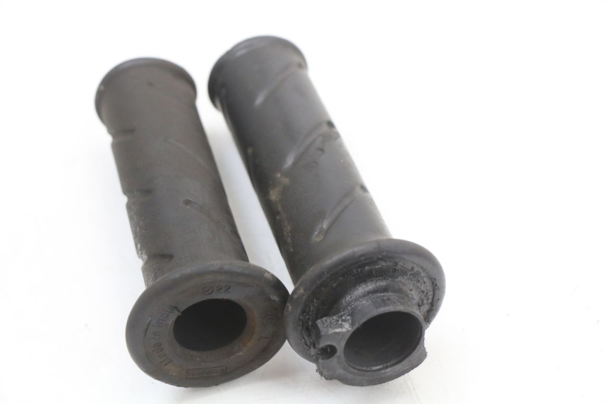 photo de THROTTLE GRIP PEUGEOT KISBEE 4T 50 (2018 - 2022) - Alternative perspective