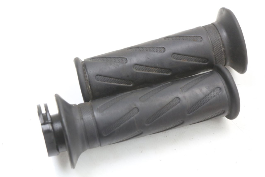 photo de THROTTLE GRIP PEUGEOT KISBEE 4T 50 (2018 - 2022) - Alternative perspective