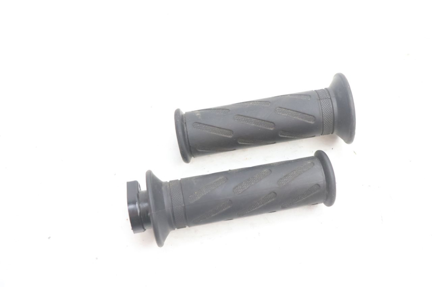 photo de THROTTLE GRIP PEUGEOT KISBEE 4T 50 (2018 - 2022) - Zoom on usage condition
