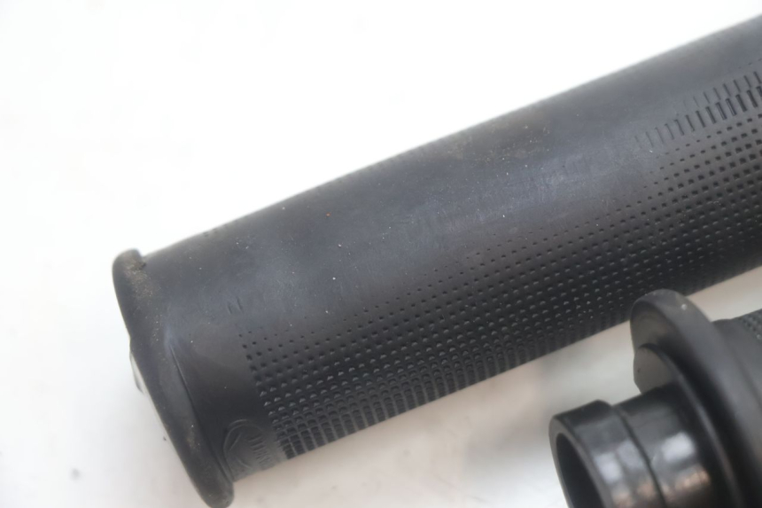 photo de THROTTLE GRIP PEUGEOT KISBEE 4T 50 (2010 - 2017) - Product overview