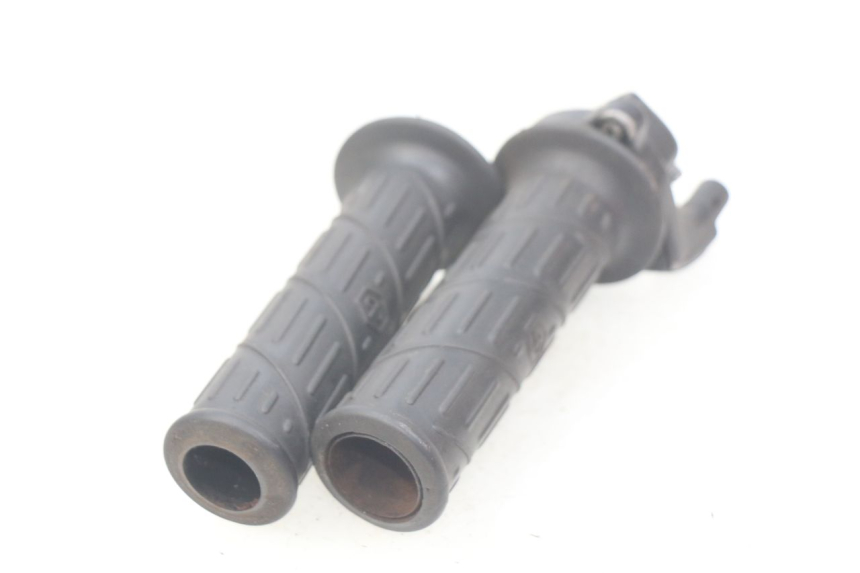 photo de THROTTLE GRIP PIAGGIO LIBERTY 4T 50 (2004 - 2008) - Alternative perspective