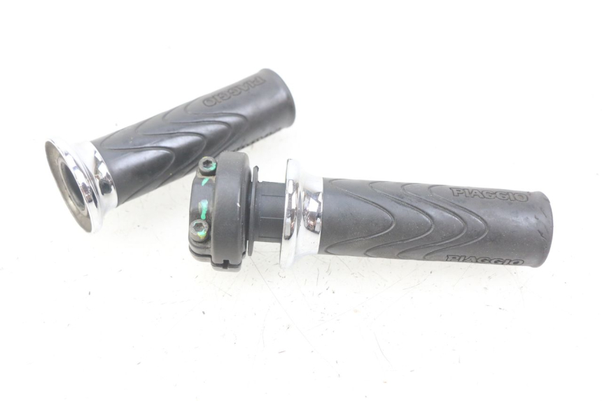 photo de THROTTLE GRIP PIAGGIO LIBERTY IGET 4T 50 (2015 - 2020) - Technical close-up