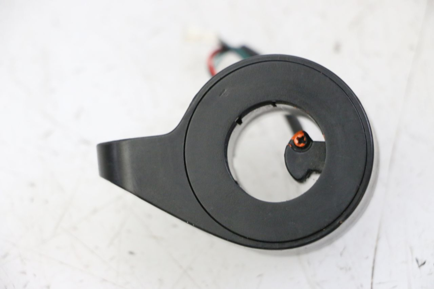 photo de THROTTLE GRIP XIAOMI MI PRO 2 1 - Component detail