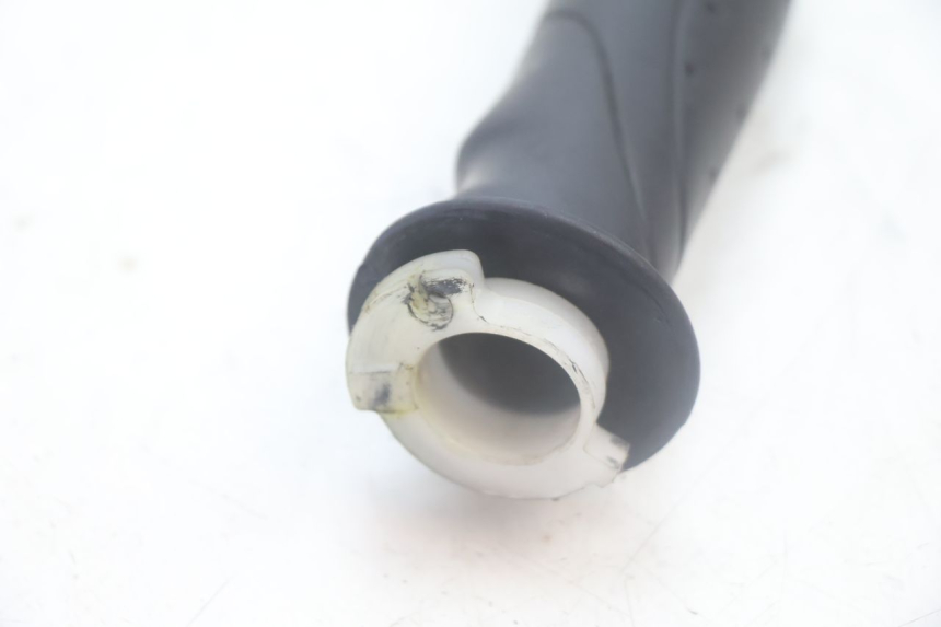 photo de THROTTLE GRIP SYM MIO 50 (2005 - 2010) - Component detail