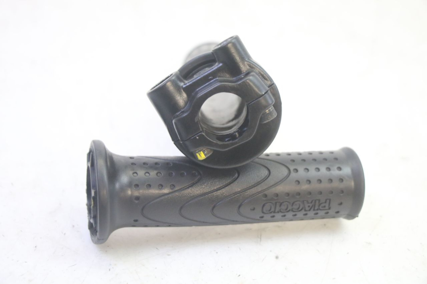 photo de THROTTLE GRIP PIAGGIO MP3 HPE 350 (2018 - 2020) - Zoom on usage condition