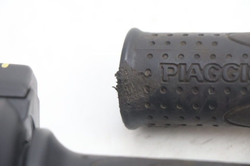 photo de THROTTLE GRIP PIAGGIO MP3 HPE 530 (2022 - 2026) - Zoom on usage condition