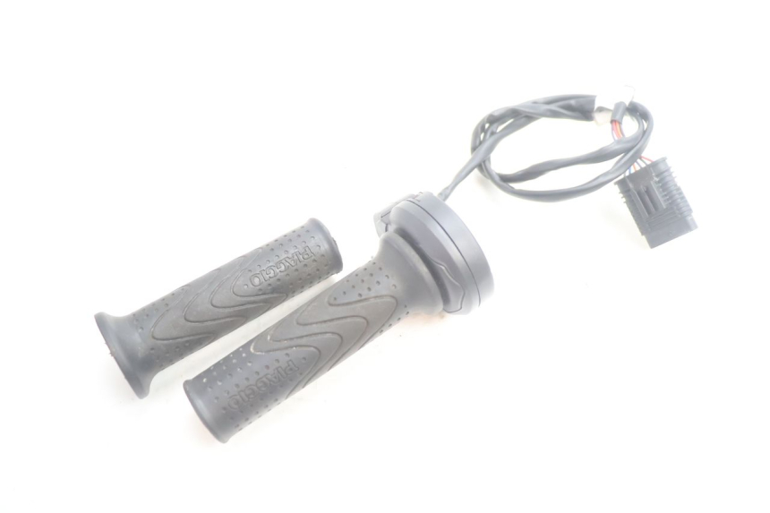 photo de THROTTLE GRIP PIAGGIO MP3 HPE 530 (2022 - 2026) - Technical close-up
