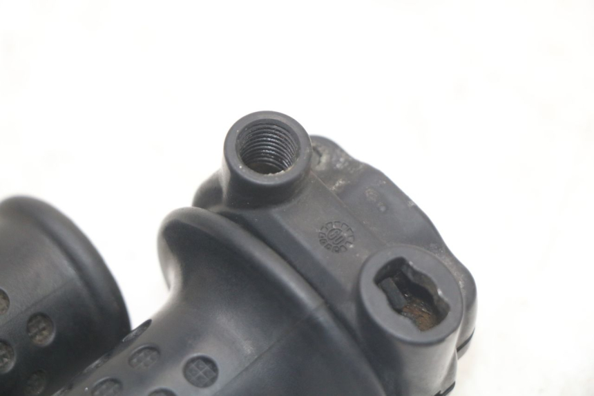 photo de THROTTLE GRIP PIAGGIO MP3 LT 400 (2007 - 2012) - Technical close-up