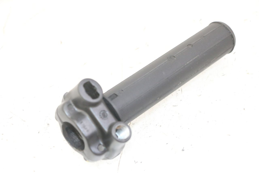 photo de THROTTLE GRIP PIAGGIO MP3 LT 300 (2010 - 2016) - Zoom on usage condition