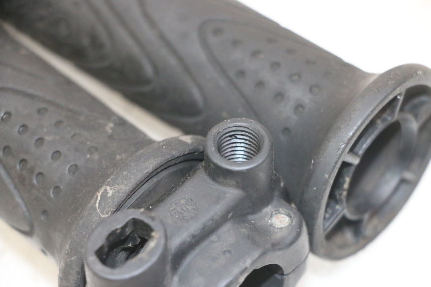 photo de THROTTLE GRIP PIAGGIO MP3 LT 300 (2010 - 2016) - Zoom on usage condition