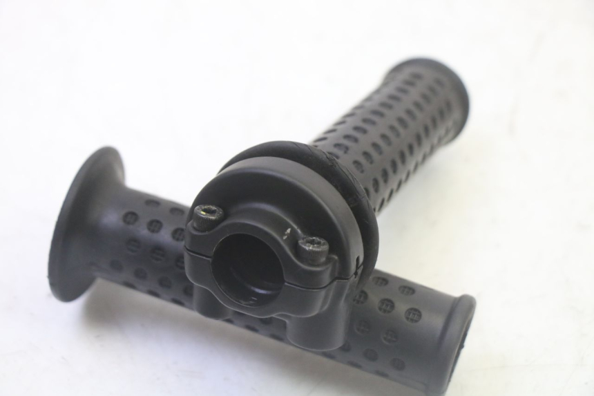 photo de THROTTLE GRIP PIAGGIO MP3 LT 300 (2010 - 2016) - Zoom on usage condition