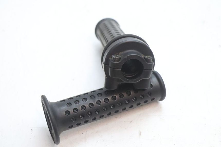 photo de THROTTLE GRIP PIAGGIO MP3 LT 300 (2010 - 2016) - Zoom on usage condition