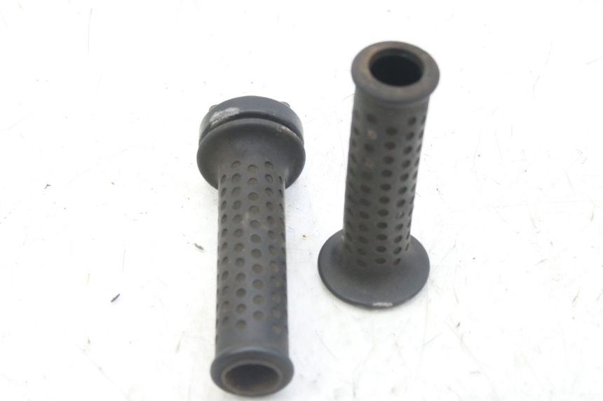 photo de THROTTLE GRIP PIAGGIO MP3 RL 250 (2006 - 2010) - Zoom on usage condition