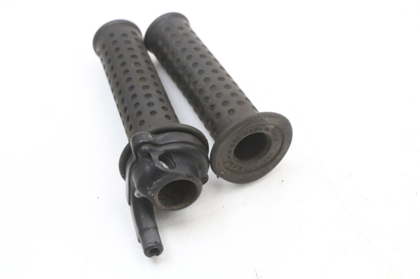 photo de THROTTLE GRIP PIAGGIO MP3 125 (2006 - 2014) - Zoom on usage condition