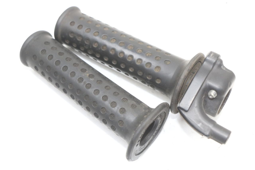 photo de THROTTLE GRIP PIAGGIO MP3 125 (2006 - 2014) - Zoom on usage condition