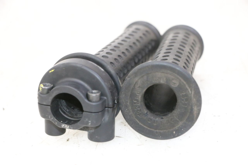 photo de THROTTLE GRIP PIAGGIO MP3 RL 250 (2006 - 2010) - Technical close-up
