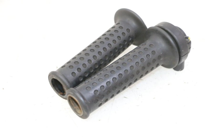 photo de THROTTLE GRIP PIAGGIO MP3 RL 250 (2006 - 2010) - Product overview