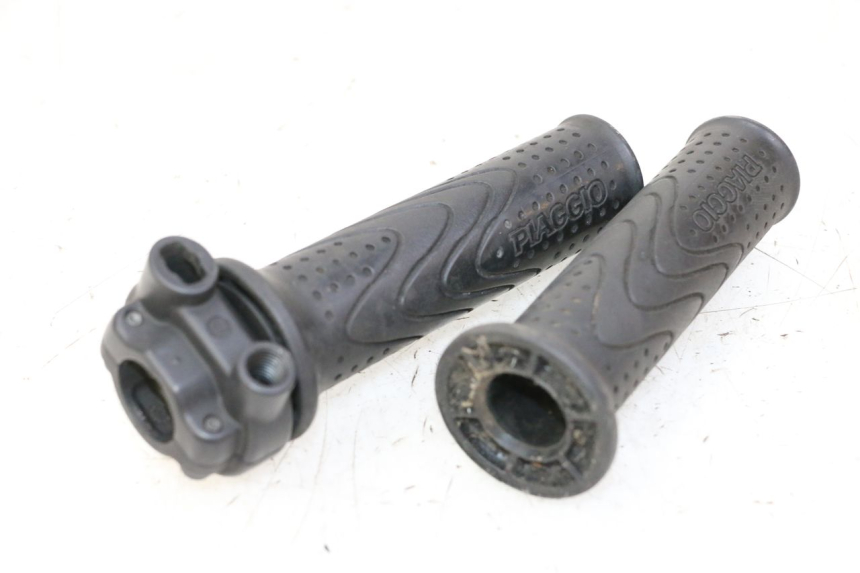photo de THROTTLE GRIP PIAGGIO MP3 500 (2011 - 2015) - Zoom on usage condition