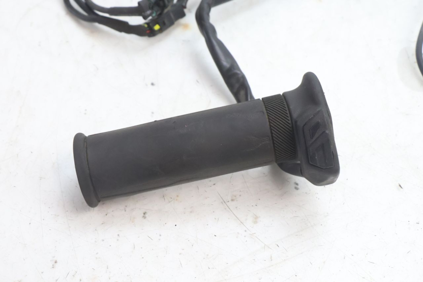 photo de THROTTLE GRIP PIAGGIO MP3 500 (2016 - 2018) - Zoom on usage condition