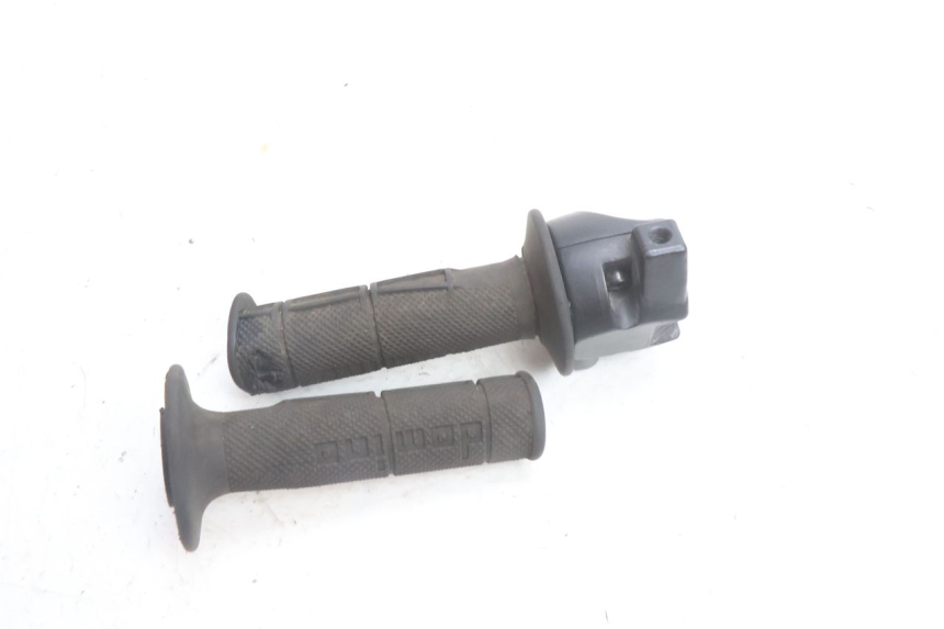 photo de THROTTLE GRIP RIEJU MRT PRO SUPERMOTARD 50 (2007 - 2018) - Alternative perspective