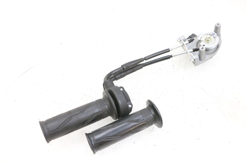 photo de THROTTLE GRIP YAMAHA NEO'S CORE 1 (2022 - 2026) - Zoom on usage condition