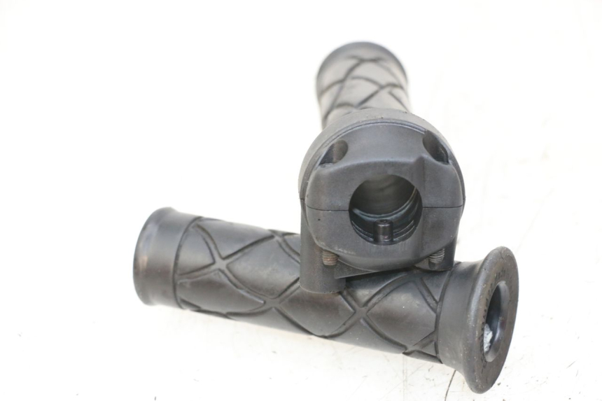 photo de THROTTLE GRIP YAMAHA NEOS NEO'S 4T 50 (2008 - 2016) - Zoom on usage condition