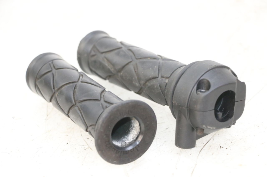 photo de THROTTLE GRIP YAMAHA NEOS NEO'S 4T 50 (2008 - 2016) - Alternative perspective
