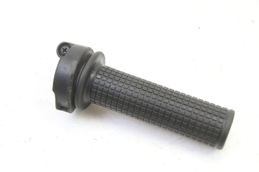 photo de THROTTLE GRIP KYMCO LIKE 4T 50 (2019 - 2025) - Zoom on usage condition