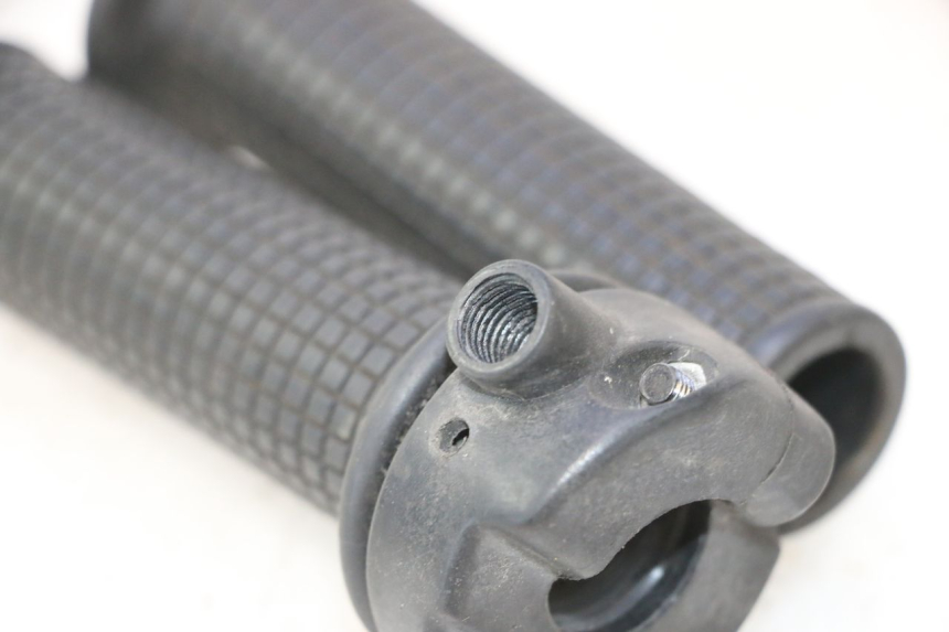 photo de THROTTLE GRIP KYMCO LIKE 4T 50 (2019 - 2025) - Zoom on usage condition