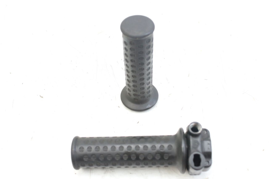 photo de THROTTLE GRIP PIAGGIO NEW TYPHOON 50 (2018 - 2021) - Technical close-up