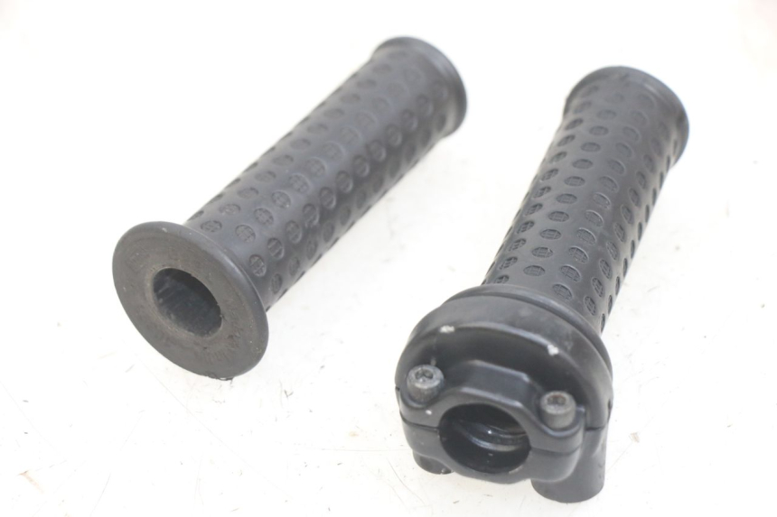 photo de THROTTLE GRIP PIAGGIO NEW TYPHOON 50 (2018 - 2021) - Alternative perspective