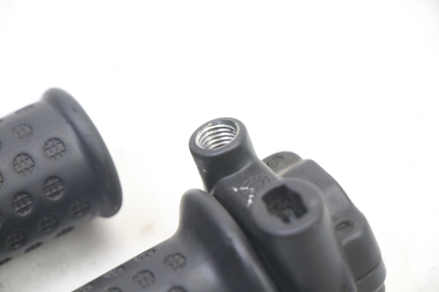 photo de THROTTLE GRIP PIAGGIO NEW TYPHOON 50 (2018 - 2021) - Technical close-up