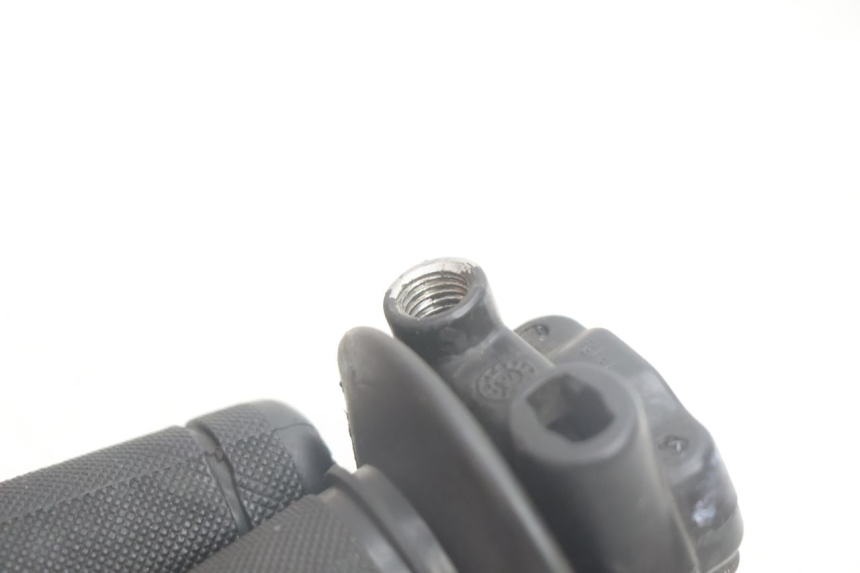 photo de THROTTLE GRIP PIAGGIO NEW TYPHOON 50 (2018 - 2021) - Technical close-up