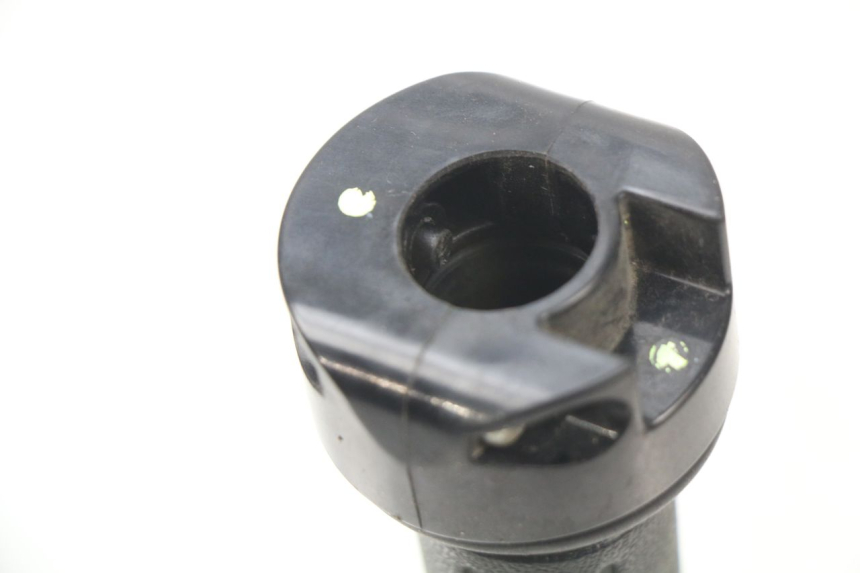 photo de THROTTLE GRIP HONDA NHX LEAD 110 (2008 - 2010) - Zoom on usage condition