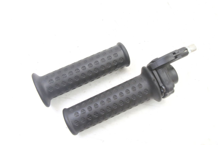 photo de THROTTLE GRIP PIAGGIO NRG POWER PUREJET 50 (2018 - 2021) - Alternative perspective