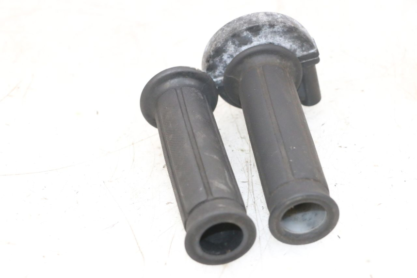 photo de THROTTLE GRIP HONDA NSR R 125 (1994 - 2003) - Alternative perspective