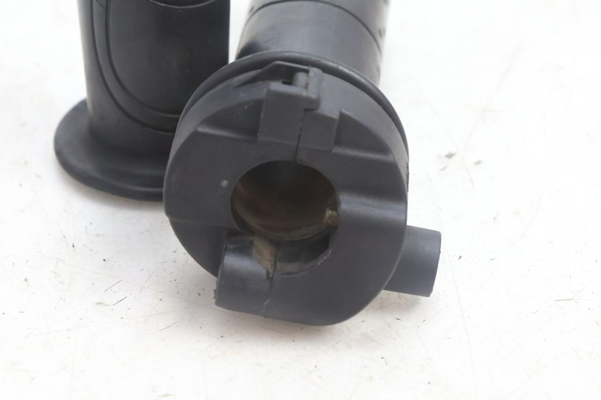 photo de THROTTLE GRIP SYM ORBIT 2 4T 50 (2008 - 2017) - Component detail