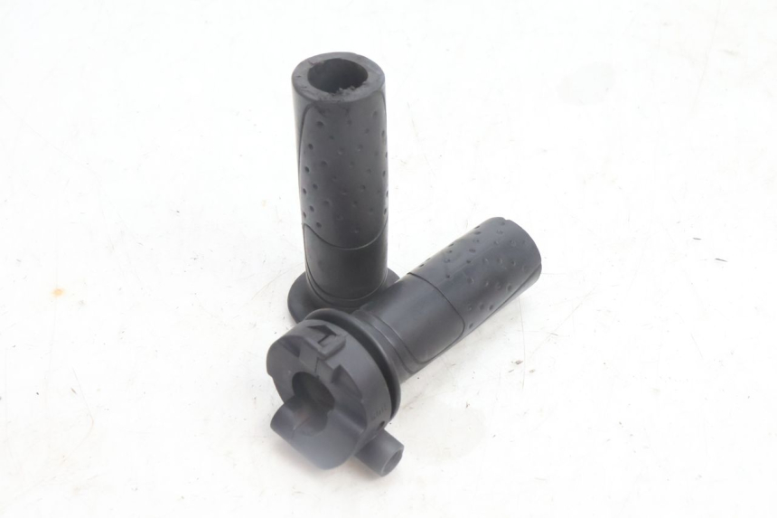 photo de THROTTLE GRIP SYM ORBIT 2 4T 50 (2008 - 2017) - Zoom on usage condition