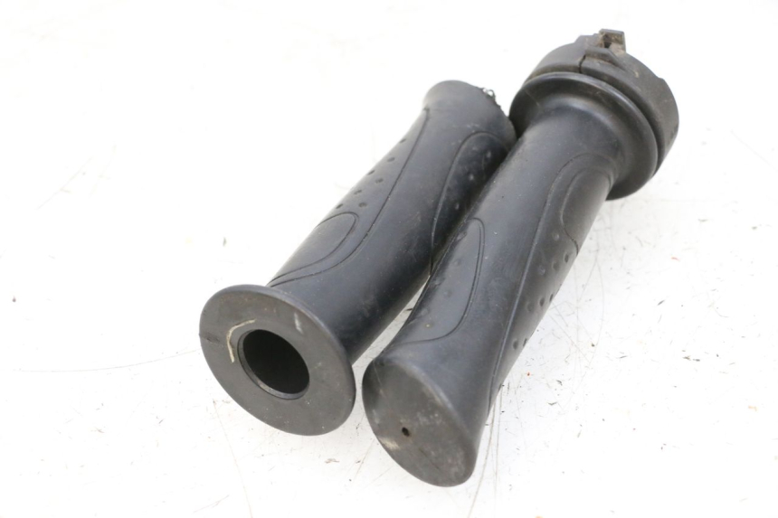 photo de THROTTLE GRIP SYM ORBIT 2 50 (2008 - 2014) - Fixing points details