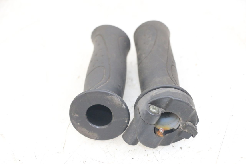 photo de THROTTLE GRIP SYM ORBIT III 3 4T 50 (2018 - 2021) - Alternative perspective