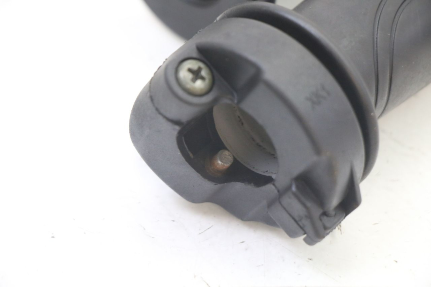 photo de THROTTLE GRIP SYM ORBIT III 3 4T 50 (2021 - 2025) - Alternative perspective