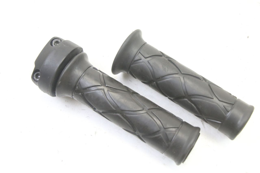 photo de THROTTLE GRIP MBK OVETTO 4T 50 (2008 - 2016) - Zoom on usage condition