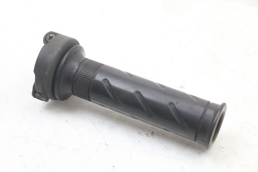 photo de THROTTLE GRIP PEUGEOT BELVILLE 125 (2017 - 2021) - Zoom on usage condition