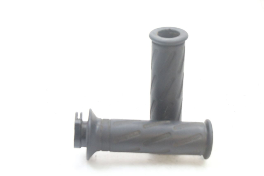 photo de THROTTLE GRIP PEUGEOT KISBEE 4T 50 (2018 - 2022) - Zoom on usage condition