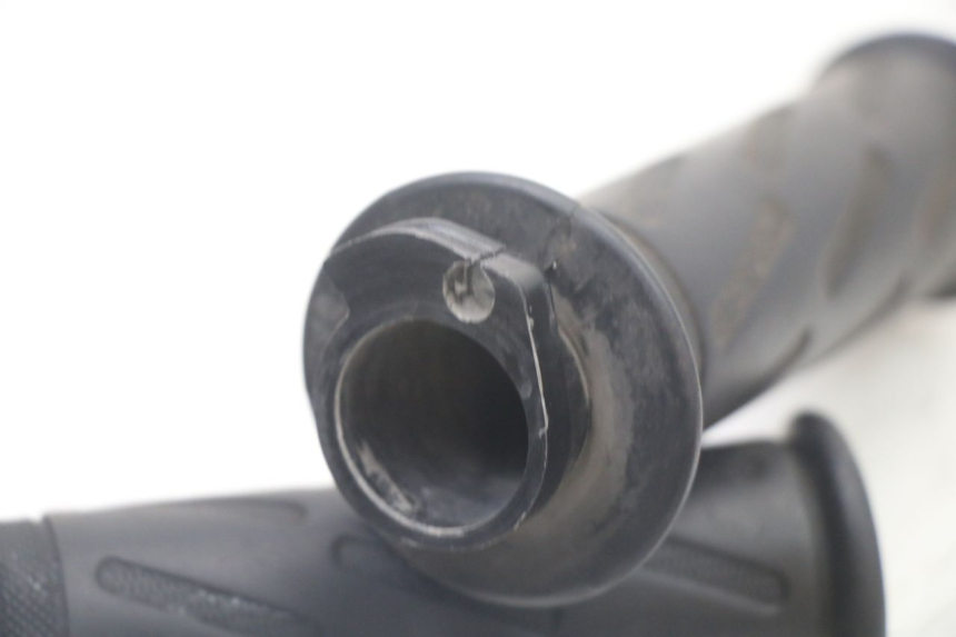 photo de THROTTLE GRIP PEUGEOT KISBEE 4T 50 (2018 - 2022) - Technical close-up