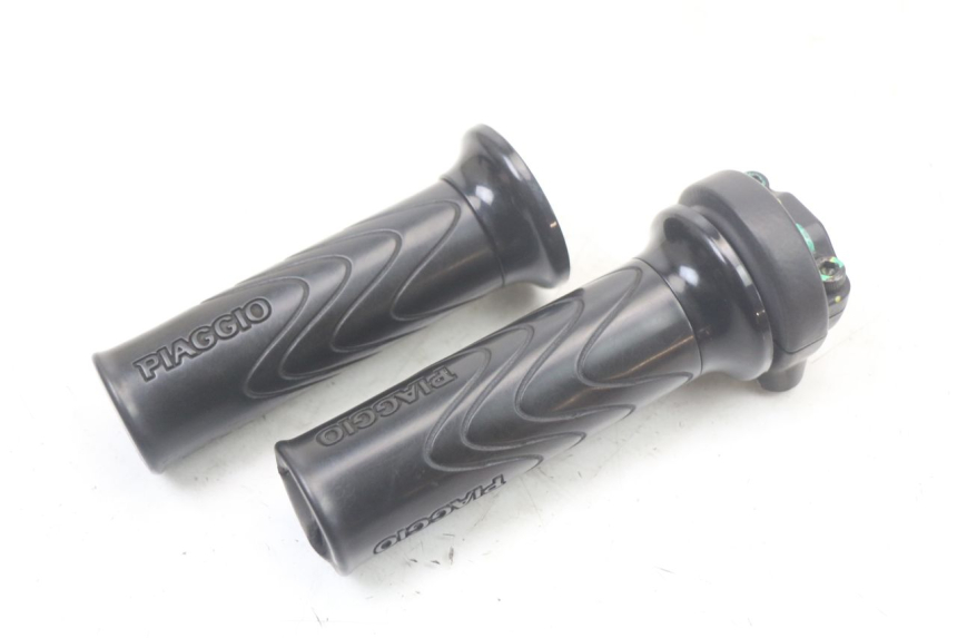 photo de THROTTLE GRIP PIAGGIO LIBERTY IGET 4T 50 (2021 - 2025) - Zoom on usage condition