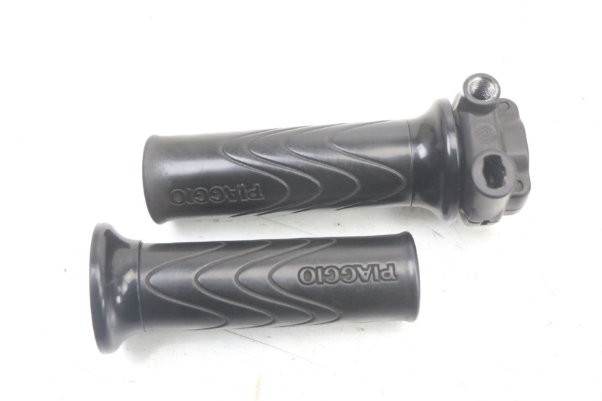 photo de THROTTLE GRIP PIAGGIO LIBERTY IGET 4T 50 (2021 - 2025) - Alternative perspective